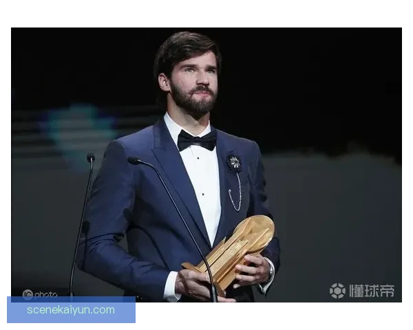 阿利松荣获英超金手套奖，表现稳健帮助球队争夺佳绩